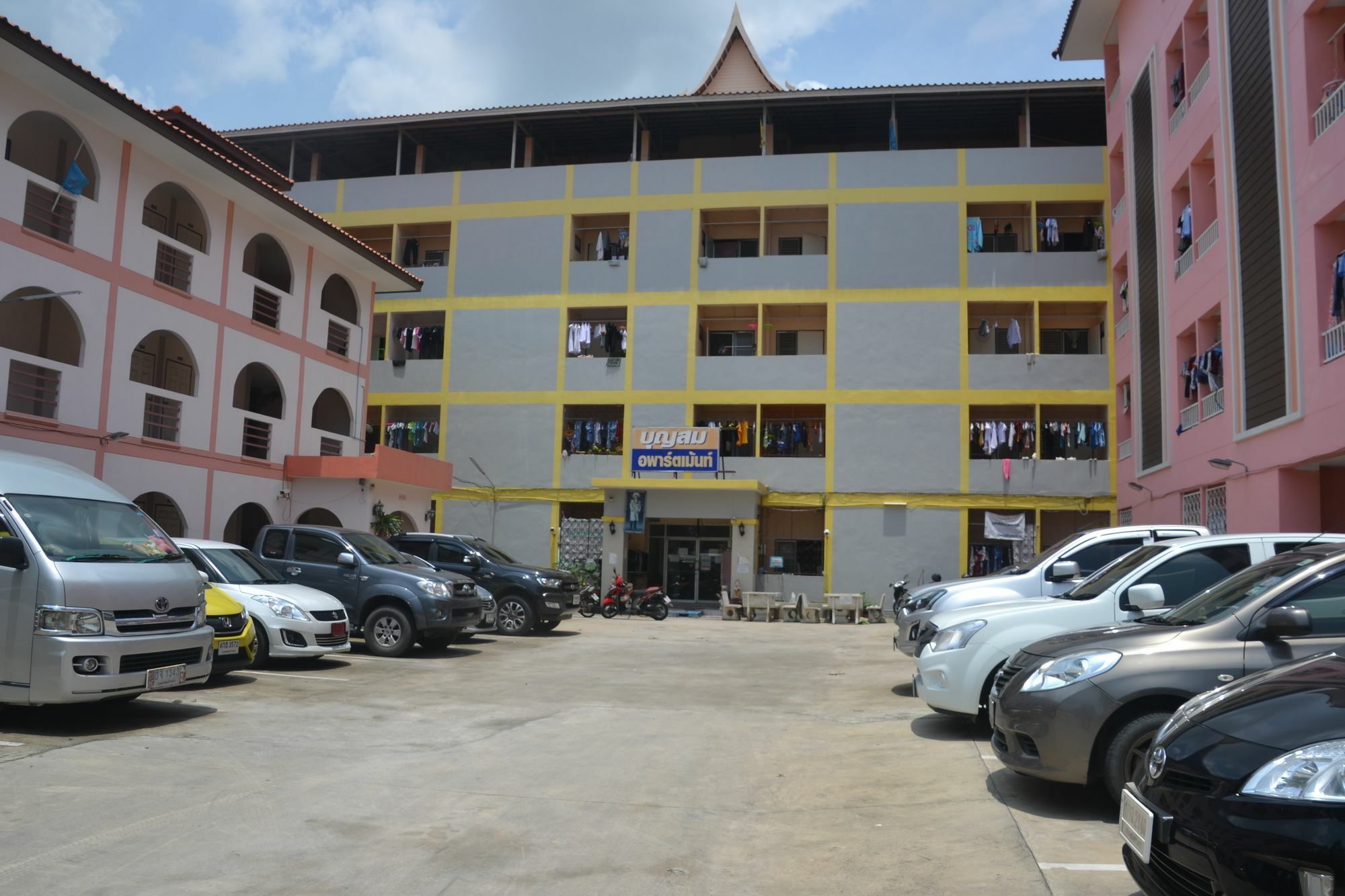 Bun Som Apartment Ban Don Lang Exterior photo